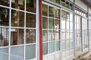 富岡製糸場　病室の窓