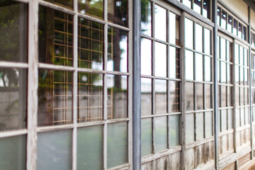 富岡製糸場　病室の窓ガラス