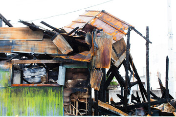 火事で焼けた家 © Paylessimages