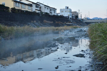 水無川からのぼる湯気