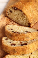 Raisin butter cake