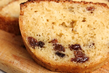 Raisin butter cake