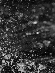 Obraz premium drops and splashes of water on a black background