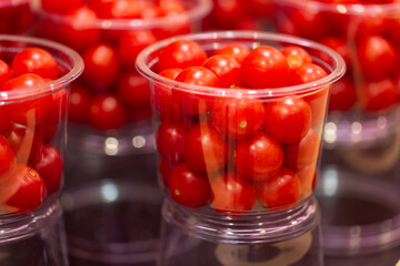 Fototapeta na wymiar Tomates cerises préparées 