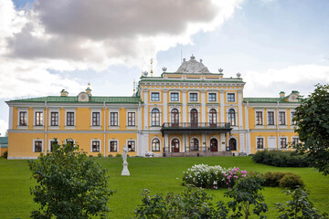 Fototapeta premium Tver.Tver Imperial travel Palace. 18th century. Cathedral square, view from the Volga embankment. The Palace Of Oldenburg. Summer day