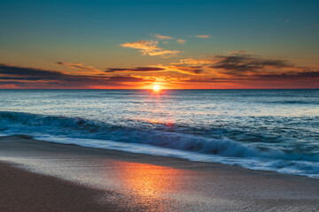 Fototapeta premium High cloud sunrise seascape