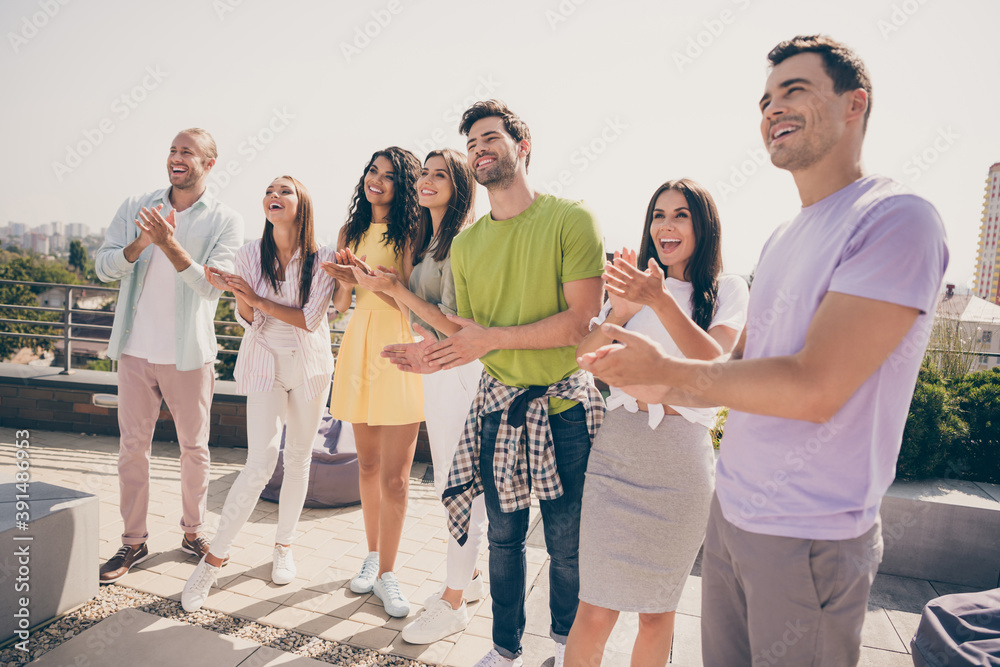 Poster Portrait of positive fellow friends toothy smile arms applaud clap weekend gathering cafe roof outdoors