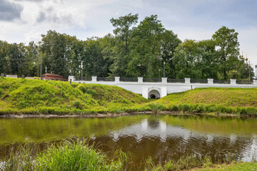 Fototapeta na wymiar Uglich Kremlin. View of the bridge over Stone Creek.