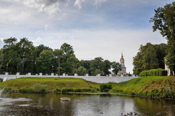 Fototapeta na wymiar Uglich Kremlin. view of the historic building of the city Council and The Church of the Kazan icon of the mother of God from the Stone stream
