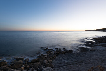Obraz premium The shore of Cassis in France after sunset.