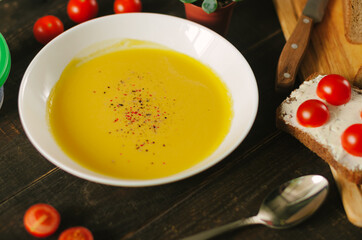 Homemade Autumn Butternut Squash Soup with Bread