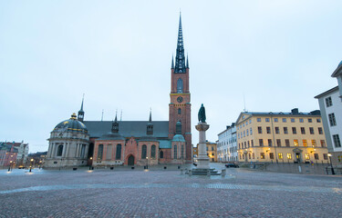 Naklejka premium The church Riddarholmskyrkan on the island Riddarholmen a grey autumn morning in Stockholm. 