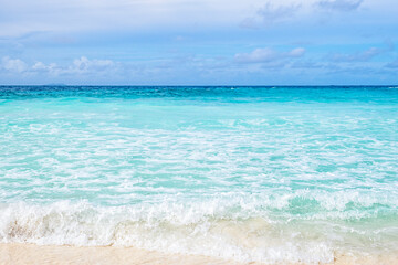 Fototapeta na wymiar Background of Cristal blue water of ocean with blue sky 