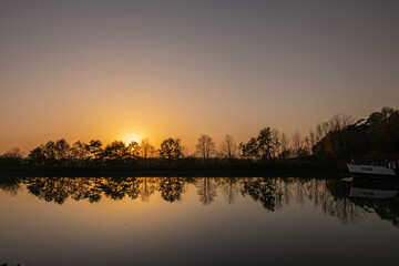 Fototapeta premium Sonnenuntergang am Elbe-Seitenkanal
