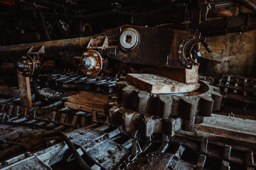 Lostplace- Altes zerfallenes Schneemobil in Italien