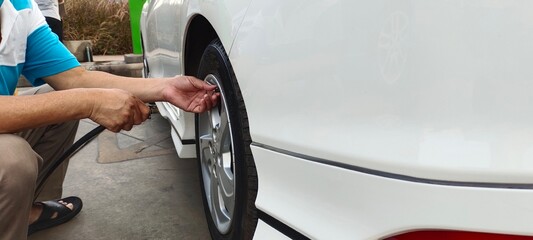 Hand of the technician who is cheering to the tire.