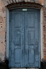 Fototapeta na wymiar porta de uma igreja
