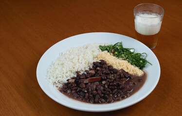 Feijoada e cerveja