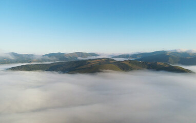 Fototapeta na wymiar Wild mountains in the middle of the fog