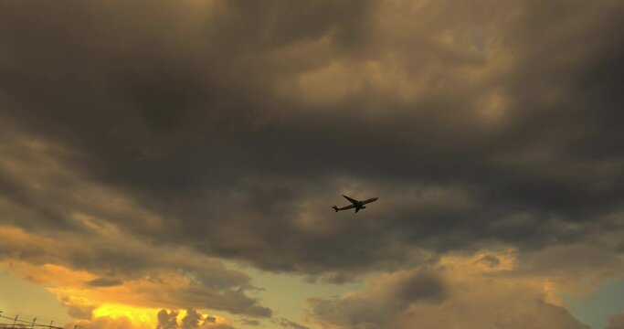Passenger airliner flies off into the golden evening sky.
ProRes444.
With audio. 
4K.
