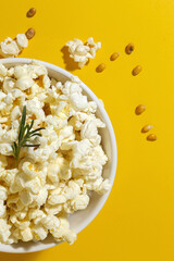 Homemade popcorn on on colorful backgrounds - obrazy, fototapety, plakaty