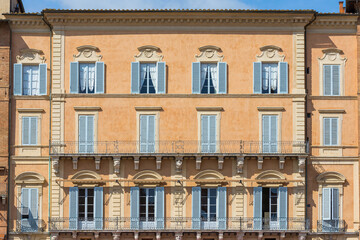 Fototapeta na wymiar Fassade in der Altstadt von Siena, Italien
