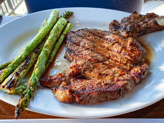 delicious steak and asparagus dinner
