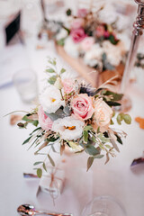 Blumendekoration auf einer Hochzeit 