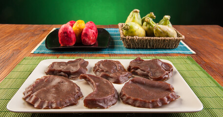 Prickly pears and mustard