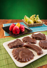 Prickly pears and mustard