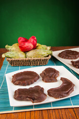 Prickly pears and mustard