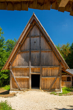 Holzkirche auf der Klosterbaustelle Campus Galli bei Me&szlig;kirch