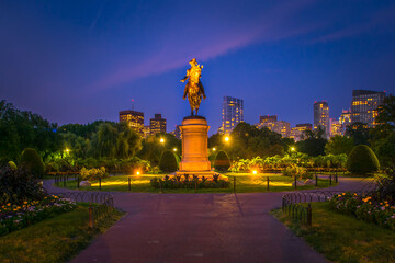 Fototapeta na wymiar Deep blue skies after sunset in the Boston Public Garden