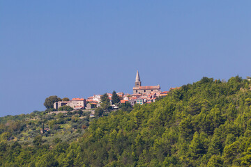 Obraz premium Town Groznjan view from Parenzana
