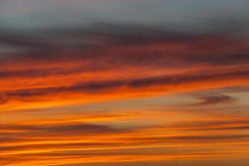 Fototapeta premium Allassac (Corrèze, France) - Coucher de soleil flamboyant