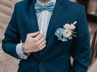 groom with roses