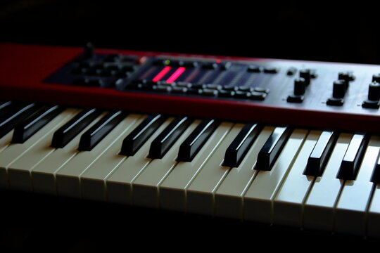 Nord Stage 3 Synthesizer, Lebanon