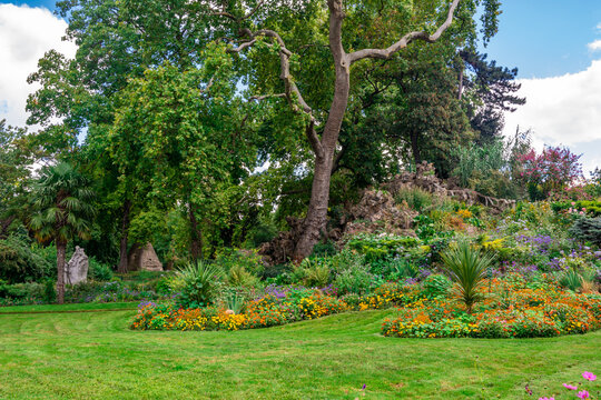 Parc Monceau gardens and statues in Paris