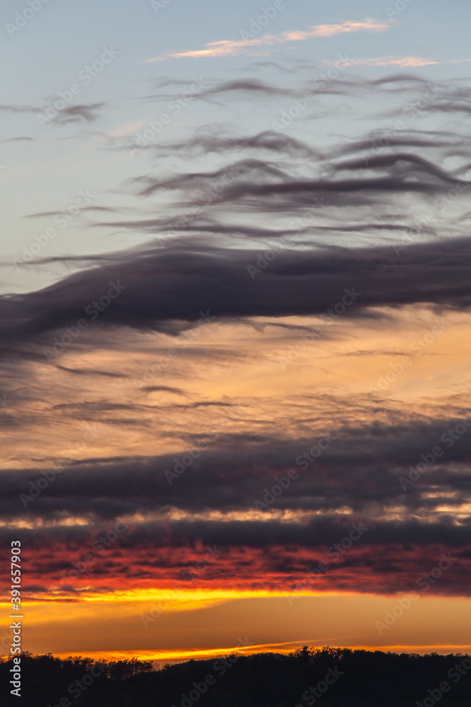 Poster Allassac (Corrèze, France) - Coucher de soleil nuageux