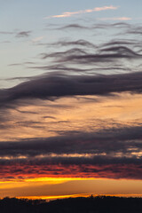 Fototapeta premium Allassac (Corrèze, France) - Coucher de soleil nuageux