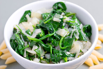 rigatoni with spinach and onion