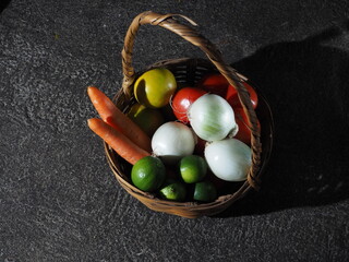 Verduras en una canasta