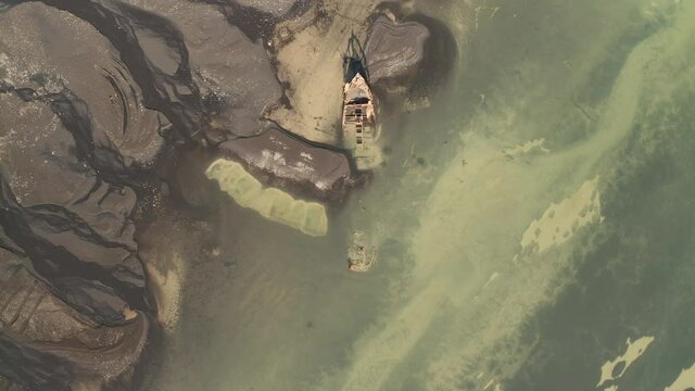 Ascending over FV Clyne Castle Steam Trawler ShipWreck - Breidamerkursandur - South Iceland Aerial Video
