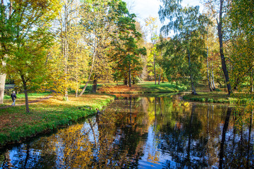 Fototapeta na wymiar Palace park in autumn. Gatchina. Leningrad region. Russia