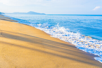Beautiful tropical beach sea ocean with blue sky and white cloud