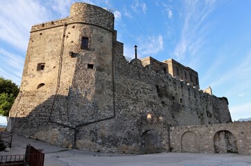 Fototapeta na wymiar Limatola - Facciata posteriore del castello