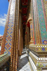 Obraz premium Thai architecture and beautiful Thai motifs in Ratchabophit Sathitmahasimaram Ratchaworawihan temple