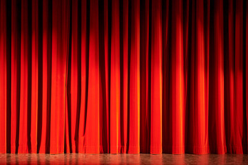 Roter Bühnenvorhang