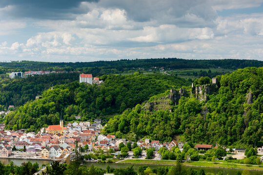 Falkenhof Schloss Rosenburg und Burgruine Rabenstein bei Riedenburg in Niederbayern