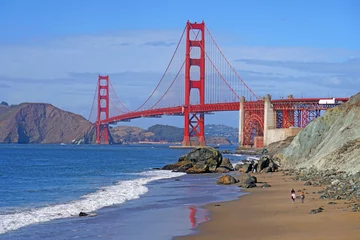 Photo sur Plexiglas Plage de Baker, San Francisco Le Golden Gate Bridge est le pont rouge vu de Baker Beach à San Francisco, Californie, États-Unis, États-Unis - Holiday Travel célèbre bâtiment Landmark - Parc naturel et visites en plein air